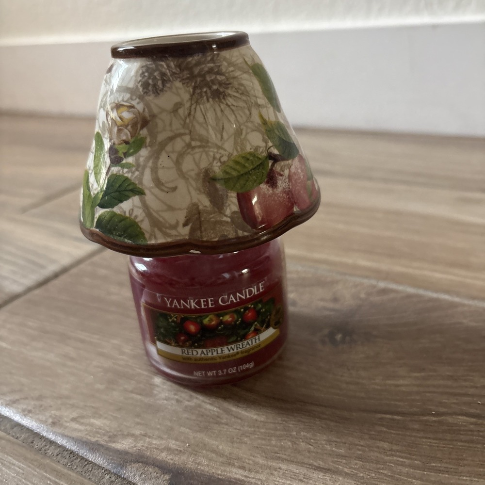 YANKEE CANDLE Jar Shade with Red Apple Wreath Candle